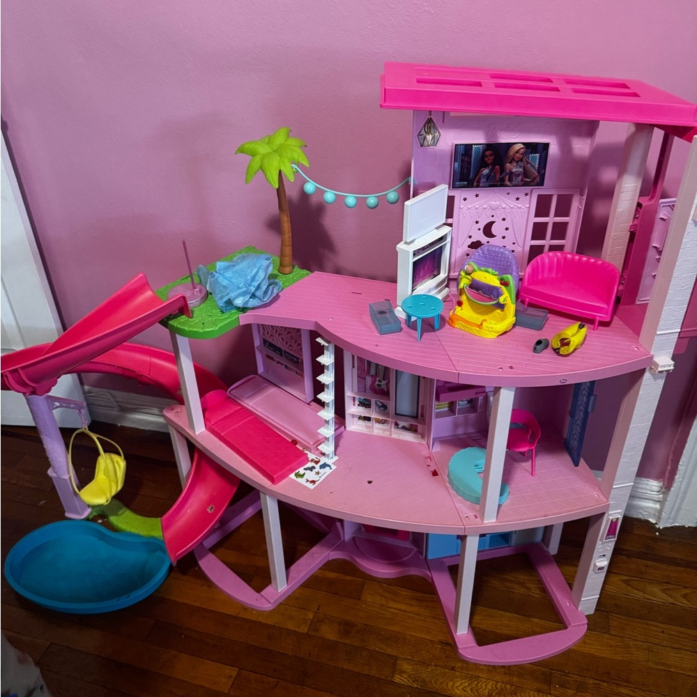 Dreamy Pink Dollhouse Playset